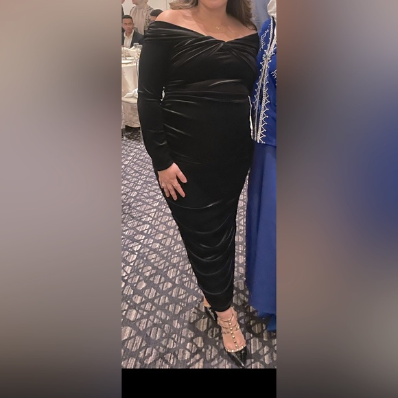 Club L London maternity dress in black velvet (size 8) - Picture 5 of 5